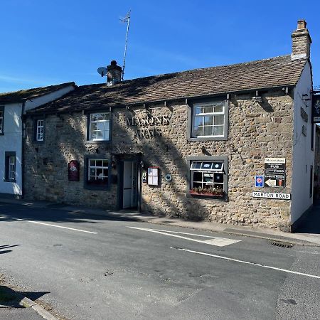 Masons Arms Hotel Skipton Bagian luar foto